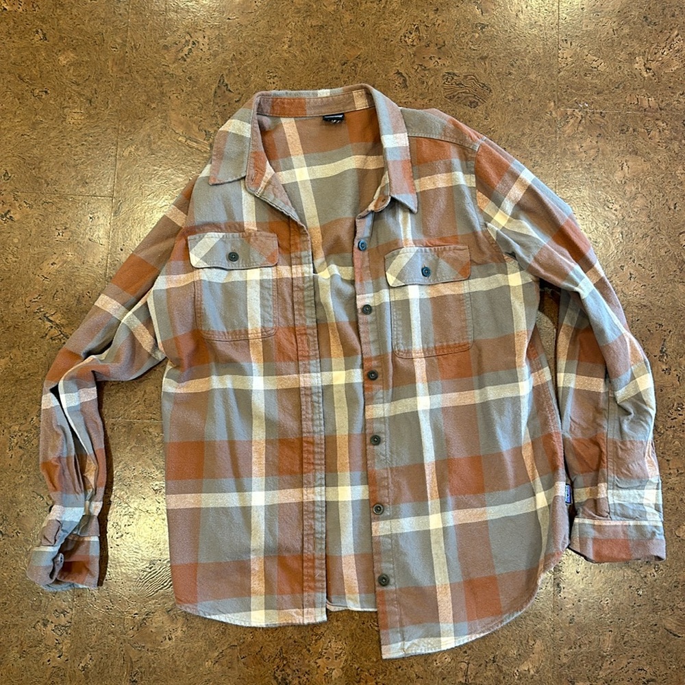 Patagonia Women’s Organic Cotton MW Fjord Flannel Size Large Color: CMKD